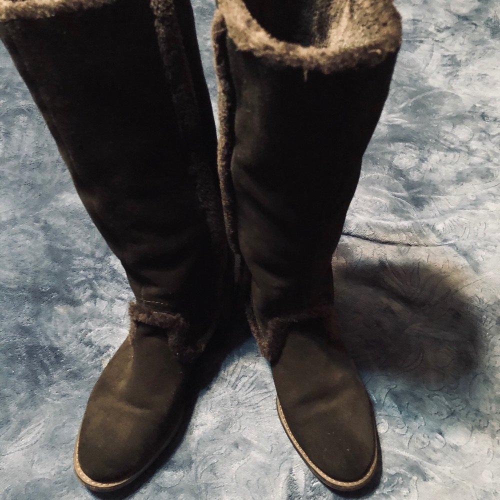 Woman’s Black Boots below knees